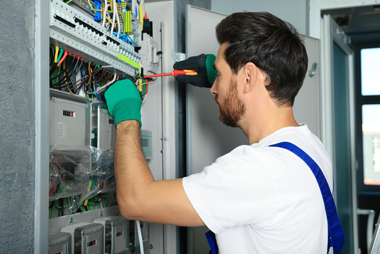 Nieder­spannungs­anlagen bei Gebäudeleittechnik Lehnin Udo Mosler GmbH & Co. KG in Kloster Lehnin