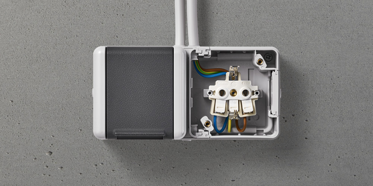 Doppelsteckdose mit Trennsteg bei Gebäudeleittechnik Lehnin Udo Mosler GmbH & Co. KG in Kloster Lehnin